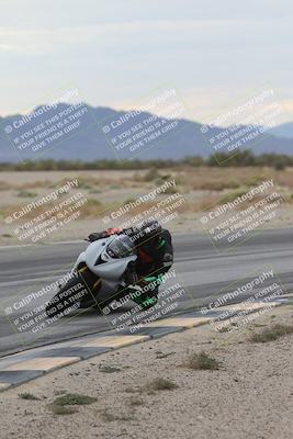 media/Sep-21-2025-Race Pace (Sun) [[98bf33ef95]]/Verified/5-Turn 15 Inside (930am)/